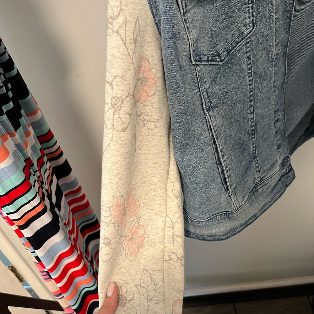 Jean jacket - Picture 3 of 4